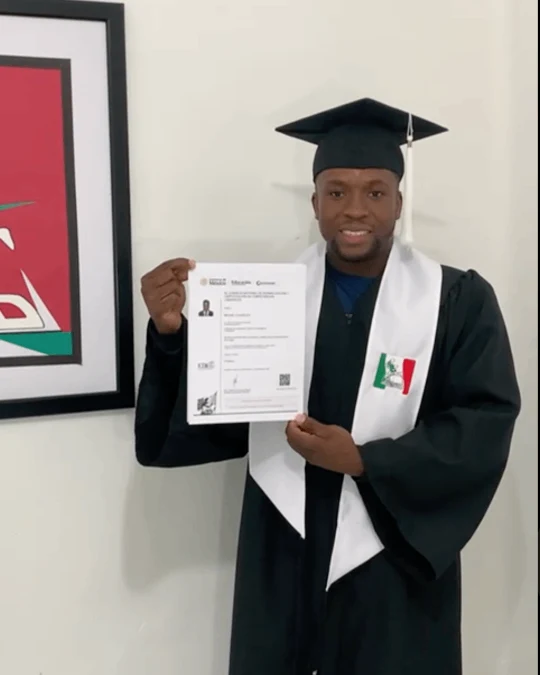 moise - graduado EC-AMEDWEB.png